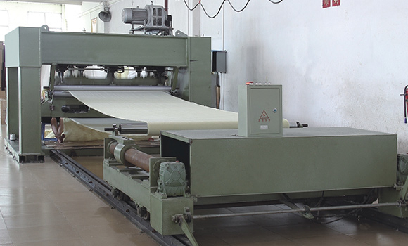 Seamless conveyor felt belt molding workshop