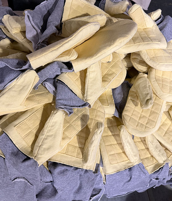 Kevlar-Gloves-Production3